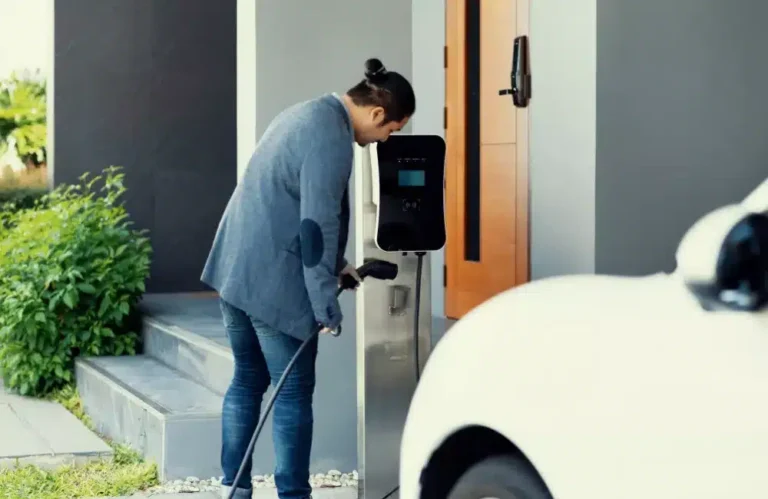 ข้อควรรู้ก่อนติดโซลาร์เซลล์ชาร์จรถไฟฟ้าที่บ้าน