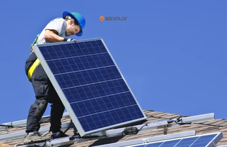 ติดแผงโซล่าเซลล์บนหลังคาบ้าน